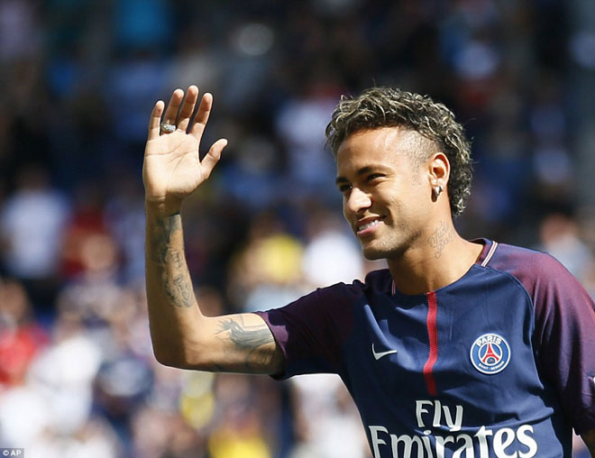 Neymar ra mắt trăm nghìn CĐV PSG: Hoành tráng như siêu sao Hollywood Neymar ra mắt trăm nghìn CĐV PSG: Hoành tráng như siêu sao Hollywood