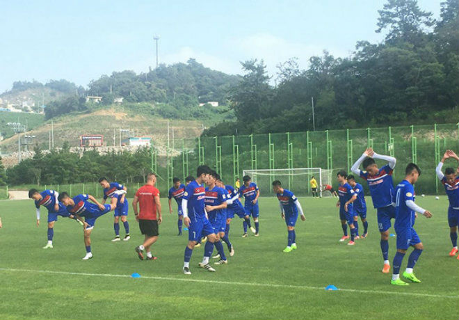 U23 Việt Nam luyện tuyệt chiêu như Barca, đợi hạ Busan - 1