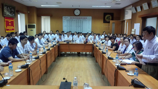 Vụ chạy thận 8 người chết: Cách chức Giám đốc BV Hoà Bình 1 năm Vụ chạy thận 8 người chết: Cách chức Giám đốc BV Hoà Bình 1 năm
