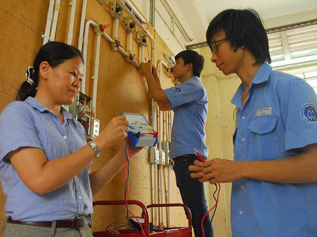 Làn sóng chê đại học, chọn trường nghề - 1
