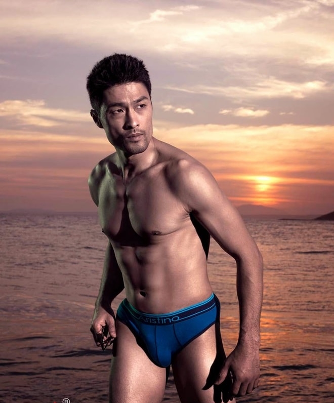 Những "nam thần" U50 đẹp như tạc tượng của showbiz Việt - 11