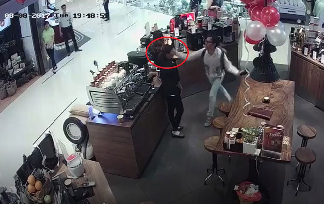 “Thượng đế” tát nữ nhân viên mang bầu ở SG nhận sai và xin lỗi “Thượng đế” tát nữ nhân viên mang bầu ở SG nhận sai và xin lỗi