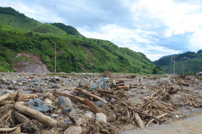 Cận cảnh Mường La hoang tàn sau 10 ngày lũ ống quét kinh hoàng - 1