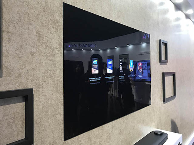 LG trình làng TV OLED siêu mỏng với âm thanh vòm đầu tiên trên TG LG trình làng TV OLED siêu mỏng với âm thanh vòm đầu tiên trên TG