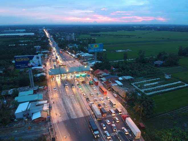Giám đốc trạm thu phí Cai Lậy: "Tài xế phản đối là việc của họ" Giám đốc trạm thu phí Cai Lậy: "Tài xế phản đối là việc của họ"