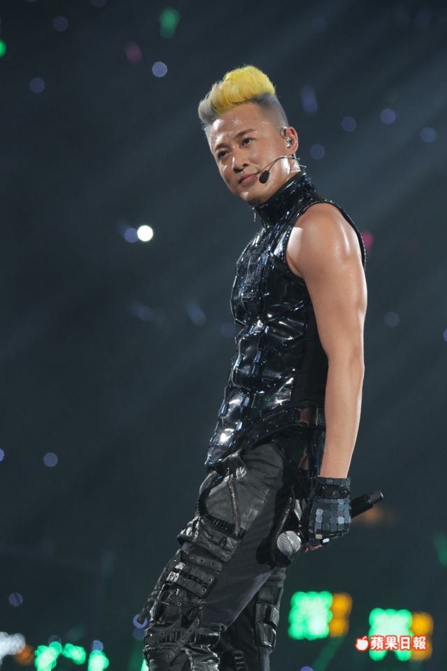 Chết ngất vì rãnh bụng của "Tần Thủy Hoàng đẹp trai nhất màn ảnh" - 3