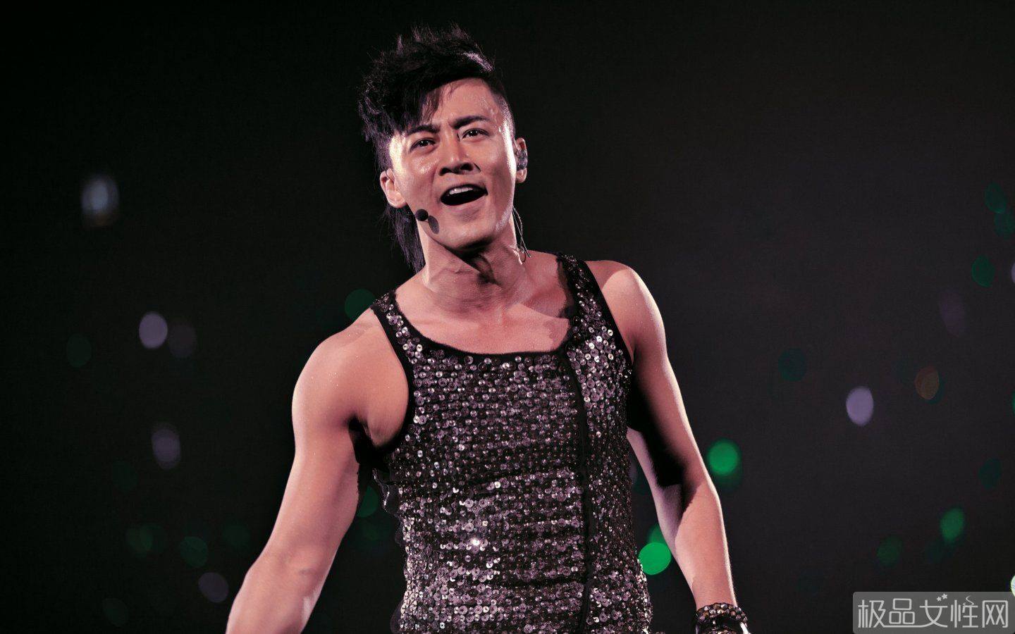 Chết ngất vì rãnh bụng của "Tần Thủy Hoàng đẹp trai nhất màn ảnh" - 4