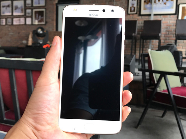 Đánh giá Motorola Moto Z2 Play: Máy “ngon”, phụ kiện đa dạng Đánh giá Motorola Moto Z2 Play: Máy “ngon”, phụ kiện đa dạng