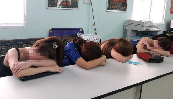 Nhiều người mẫu, diễn viên bán dâm nghìn đô ở Sài Gòn bị bắt quả tang Nhiều người mẫu, diễn viên bán dâm nghìn đô ở Sài Gòn bị bắt quả tang