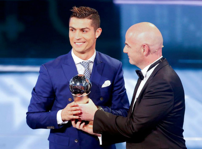 Danh hiệu cầu thủ hay nhất FIFA: Messi có cản nổi Ronaldo? - 1