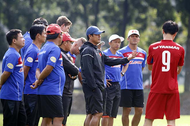 U22 Việt Nam "méo mặt" vì chủ nhà, mưa trắng trời phải tập dưới hầm U22 Việt Nam "méo mặt" vì chủ nhà, mưa trắng trời phải tập dưới hầm
