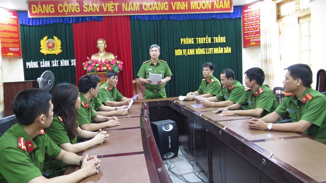 Người "điểm huyệt" giang hồ đất Cảng Người "điểm huyệt" giang hồ đất Cảng