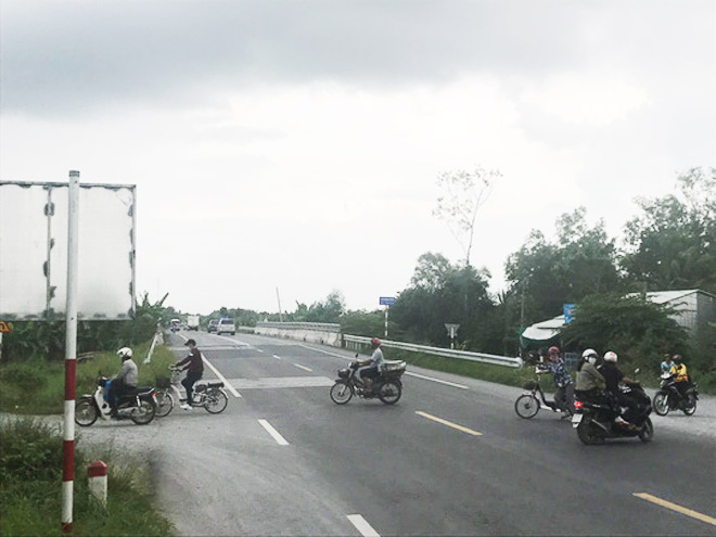 2 cây cầu ở Cai Lậy "biến mất": Thứ trưởng Bộ GTVT lý giải không đúng 2 cây cầu ở Cai Lậy "biến mất": Thứ trưởng Bộ GTVT lý giải không đúng