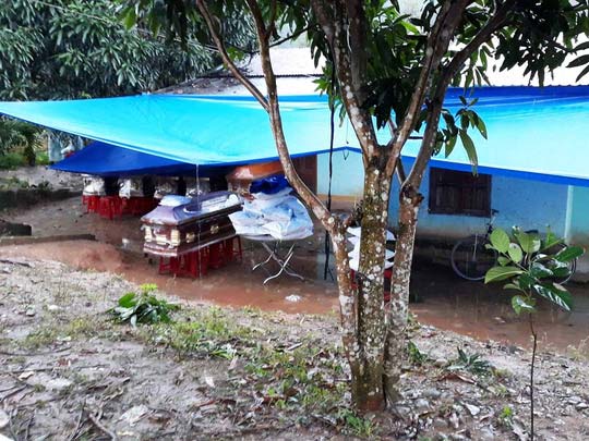 Vụ nổ 6 người chết: Thiếu ăn, 3 hộ nghèo liều cưa đầu đạn Vụ nổ 6 người chết: Thiếu ăn, 3 hộ nghèo liều cưa đầu đạn