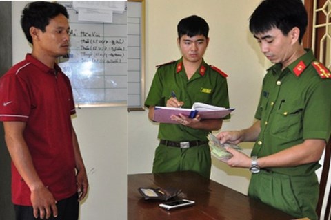 Bắt đối tượng lừa nhiều cô gái vào nhà nghỉ chụp ảnh "nóng" Bắt đối tượng lừa nhiều cô gái vào nhà nghỉ chụp ảnh "nóng"