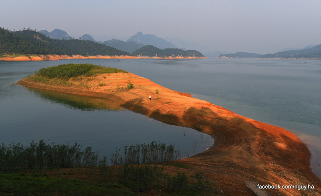 Nghỉ lễ 2/9, đưa nhau đi trốn ở &#34;hoang đảo&#34; xanh mướt chỉ cách Hà Nội 100km - 1