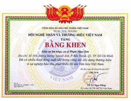 Thực hư chuyện Ngọc Sơn tự nhận mình là Giáo sư âm nhạc Thực hư chuyện Ngọc Sơn tự nhận mình là Giáo sư âm nhạc