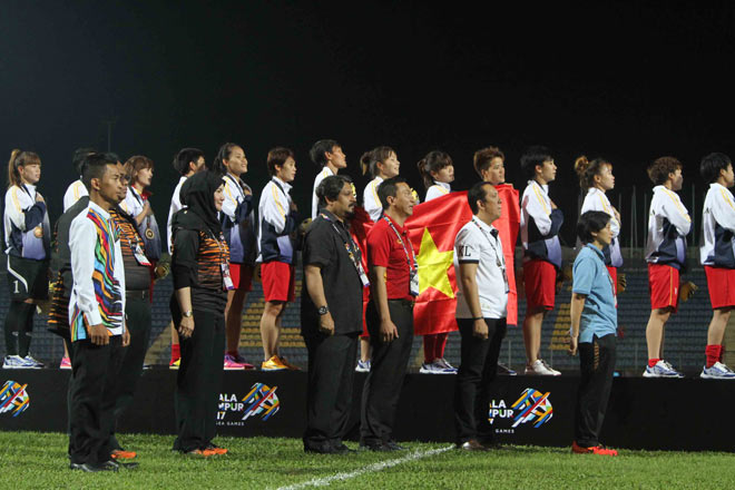 Đội tuyển nữ Việt Nam vỡ òa ăn mừng lập kỉ lục HCV SEA Games - 8