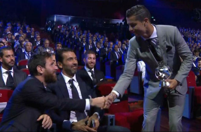 Messi thua Ronaldo: Đến Man City làm “vua Ngoại hạng Anh”, chờ báo thù? Messi thua Ronaldo: Đến Man City làm “vua Ngoại hạng Anh”, chờ báo thù?