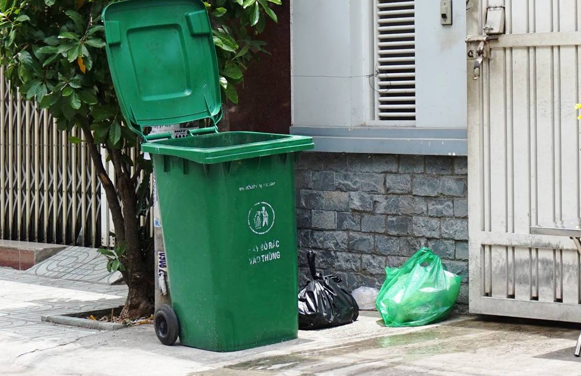 Thi thể bé sơ sinh trong thùng rác ở Sài Gòn Thi thể bé sơ sinh trong thùng rác ở Sài Gòn