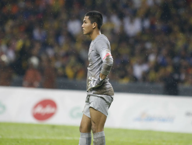 Thủ môn Malaysia học theo Phí Minh Long, triệu fan ví với "bàn tay của Chúa" Thủ môn Malaysia học theo Phí Minh Long, triệu fan ví với "bàn tay của Chúa"