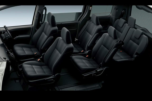 Toyota Voxy giá 782 triệu đồng "xịn" hơn cả Innova - 3