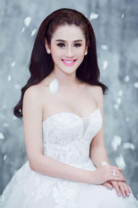 Gia đình ca sĩ Lâm Chi Khanh giàu cỡ nào? Gia đình ca sĩ Lâm Chi Khanh giàu cỡ nào?