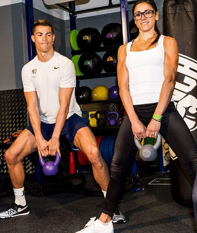 CR7: Từ thiếu niên ốm o bị bệnh tim tới chân sút có hình thể đẹp nhất thế giới - 10