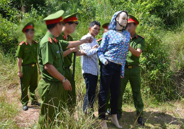 “Yêu râu xanh” ép cô gái bán bảo hiểm vào rừng cưỡng bức, cướp vàng “Yêu râu xanh” ép cô gái bán bảo hiểm vào rừng cưỡng bức, cướp vàng