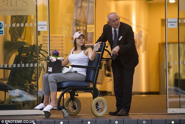 Tình cũ của huyền thoại MU phải thu nhỏ vòng 1 vì quá chảy xệ - 2