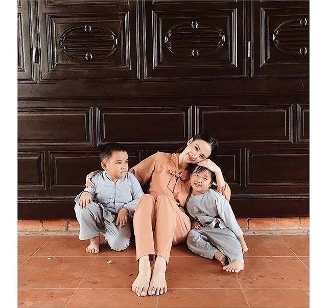 Sao Việt 5/9: Angela Phương Trinh kín đáo vẫn gây chú ý khi đi lễ chùa Sao Việt 5/9: Angela Phương Trinh kín đáo vẫn gây chú ý khi đi lễ chùa