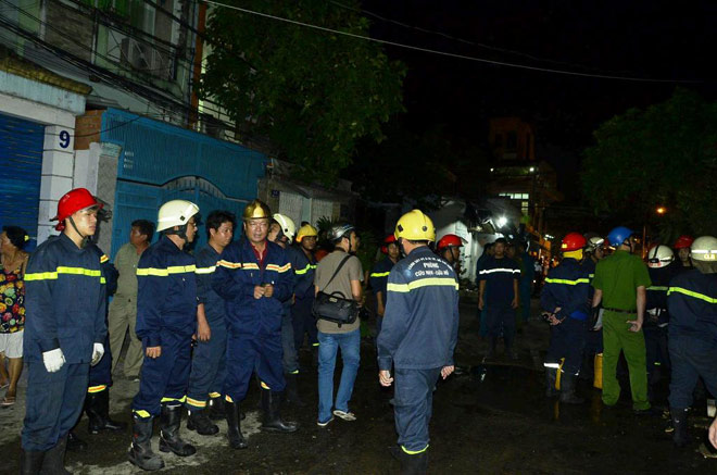 8 người mắc kẹt trong biển lửa ở SG, cứu được 7 người - 3