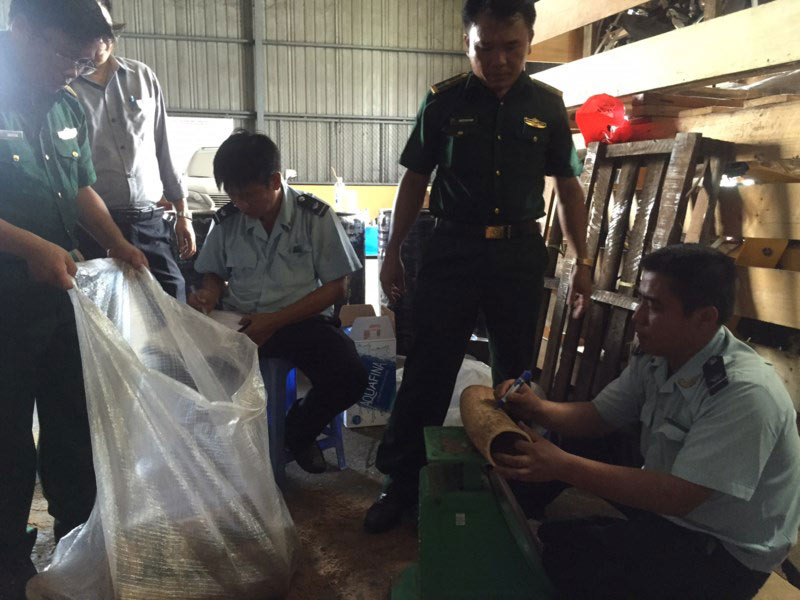 Ph&aacute;t hiện hơn 1.000 kg ng&agrave; voi n&uacute;p trong... th&ugrave;ng phuy - 6