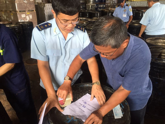 Ph&aacute;t hiện hơn 1.000 kg ng&agrave; voi n&uacute;p trong... th&ugrave;ng phuy - 7