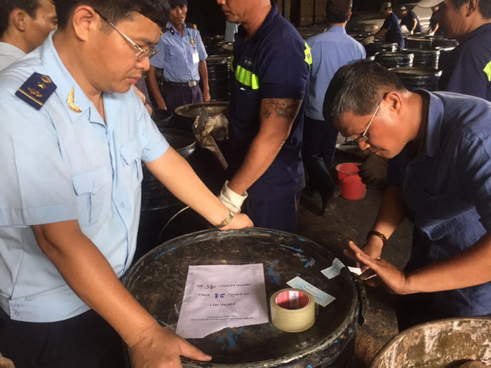 Ph&aacute;t hiện hơn 1.000 kg ng&agrave; voi n&uacute;p trong... th&ugrave;ng phuy - 8