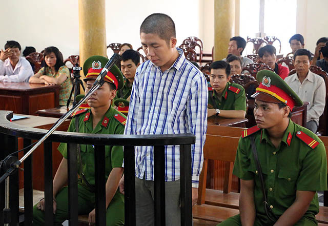 Ớn lạnh nghe lời khai kẻ sát hại cô gái rồi ném xuống sông phi tang Ớn lạnh nghe lời khai kẻ sát hại cô gái rồi ném xuống sông phi tang