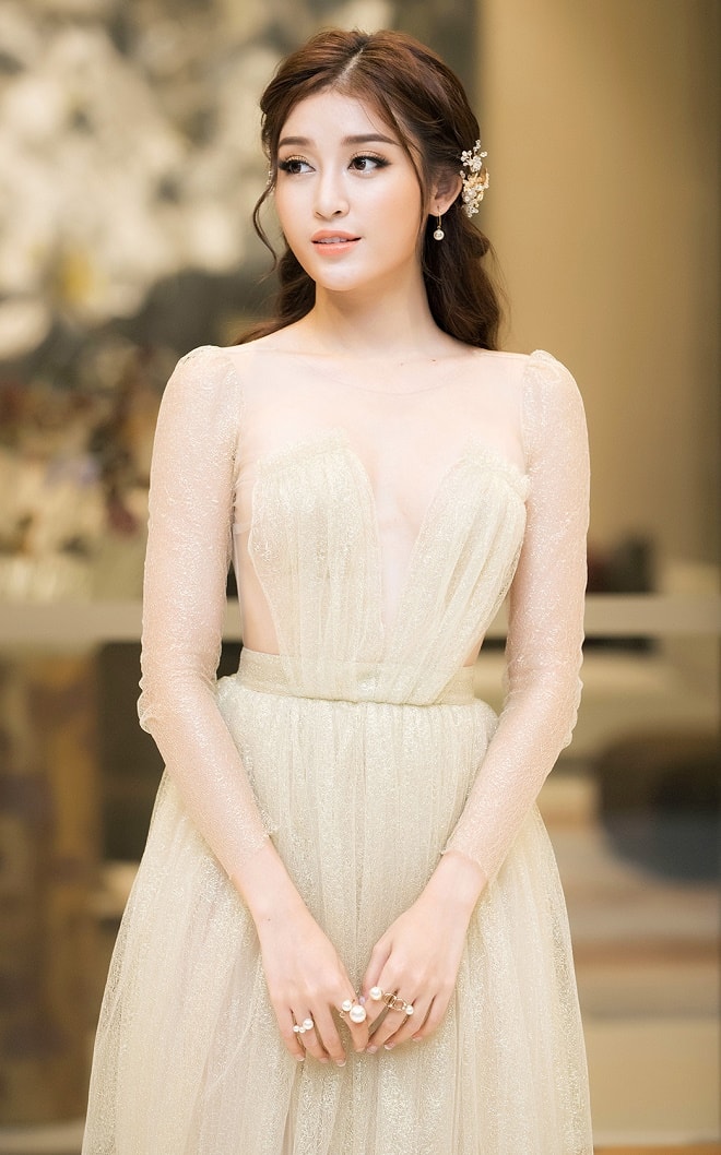 Huyền My mặc mỏng như sương, đẹp tựa &#34;tiên nữ giáng trần&#34; - 1