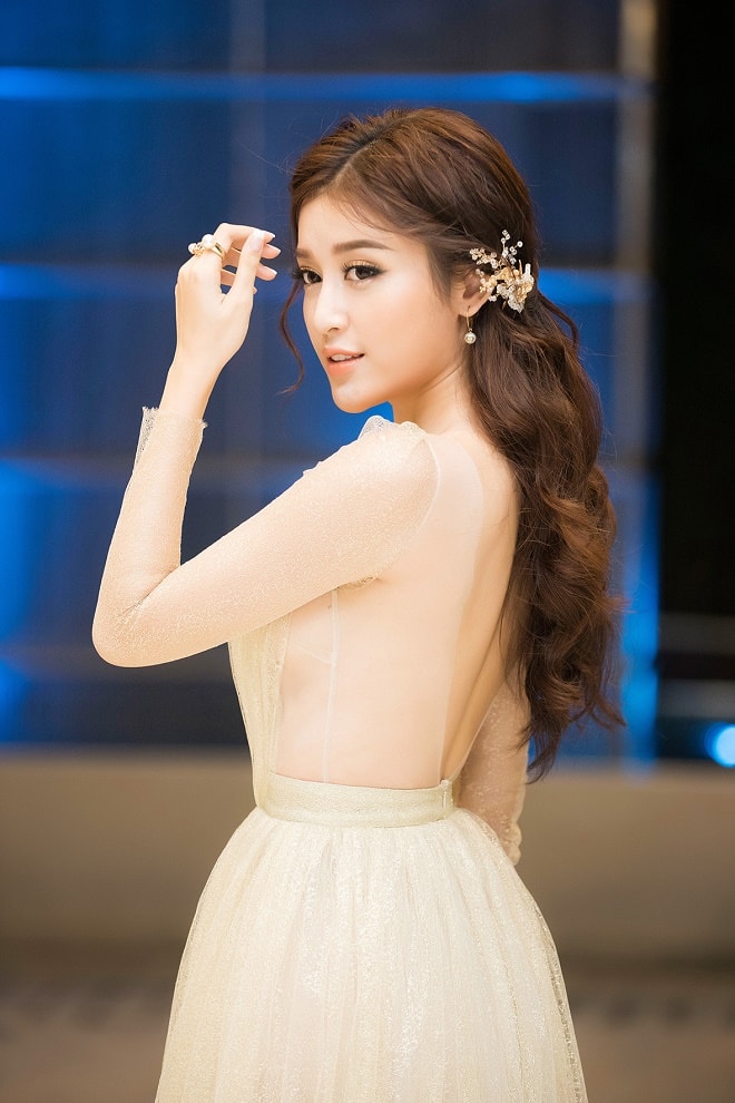 Huyền My mặc mỏng như sương, đẹp tựa &#34;tiên nữ giáng trần&#34; - 2