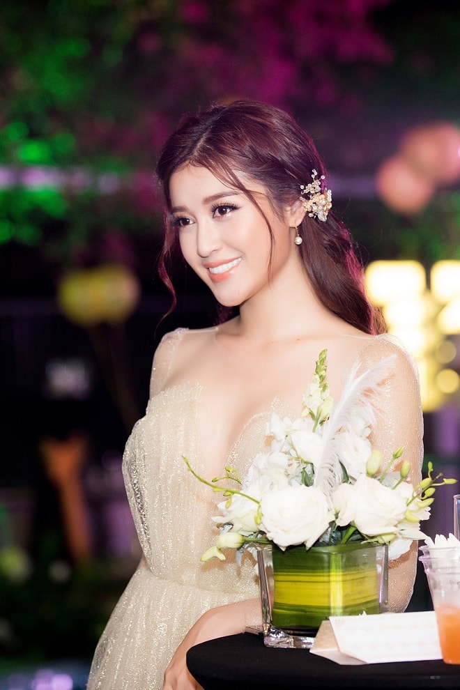 Huyền My mặc mỏng như sương, đẹp tựa &#34;tiên nữ giáng trần&#34; - 5