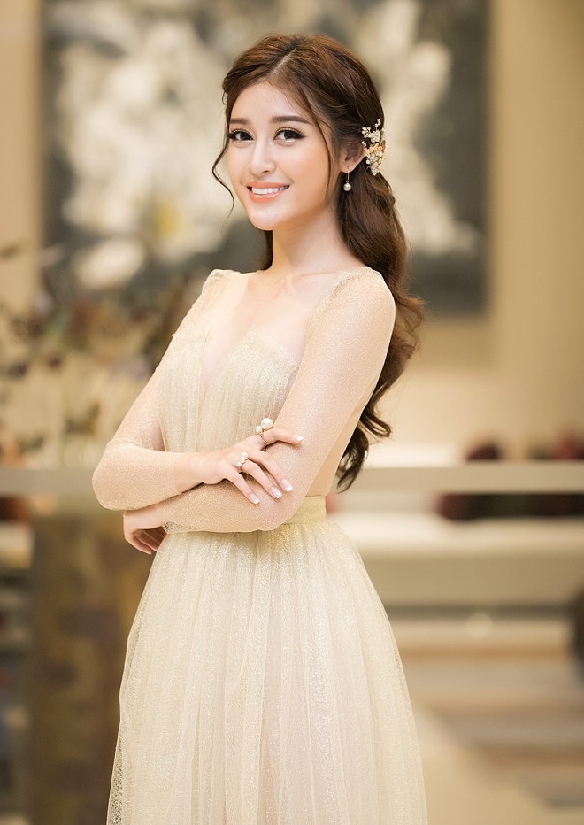 Huyền My mặc mỏng như sương, đẹp tựa &#34;tiên nữ giáng trần&#34; - 7