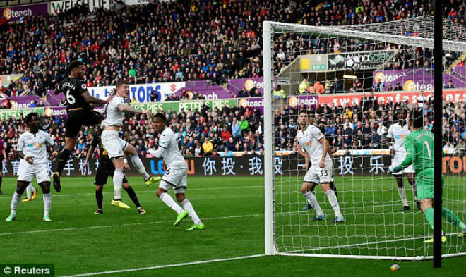 Swansea - Newcastle: Hai khoảnh khắc siêu anh hùng Swansea - Newcastle: Hai khoảnh khắc siêu anh hùng