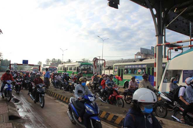 Toàn cảnh "thất thủ" ở BOT tuyến tránh Biên Hòa sáng 12-9 Toàn cảnh "thất thủ" ở BOT tuyến tránh Biên Hòa sáng 12-9