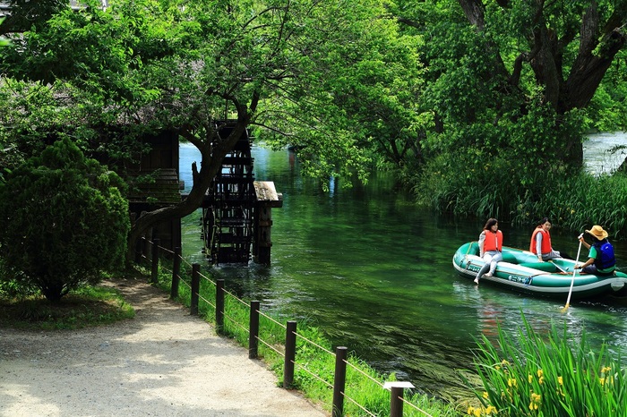 Có một ngôi làng xanh mát, trong lành và bình yên đến lạ ở Nhật Bản - 11