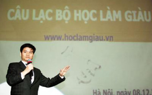 Vì sao chủ trang mạng “hoclamgiau.vn” lừa được 2.700 tỷ đồng? Vì sao chủ trang mạng “hoclamgiau.vn” lừa được 2.700 tỷ đồng?
