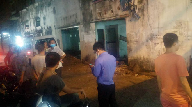 Người đàn ông chết bí ẩn cạnh hộp bánh trong căn nhà hoang Người đàn ông chết bí ẩn cạnh hộp bánh trong căn nhà hoang
