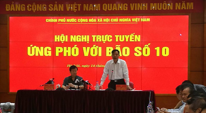 Bão số 10 di chuyển thần tốc, miền Trung ban hành gấp lệnh cấm biển Bão số 10 di chuyển thần tốc, miền Trung ban hành gấp lệnh cấm biển