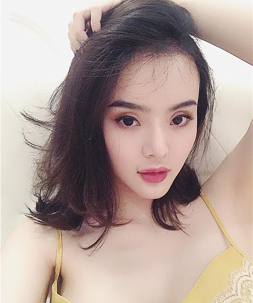 Không kém chị, em gái Angela Phương Trinh cũng có bờ môi "ảo thuật" - 5