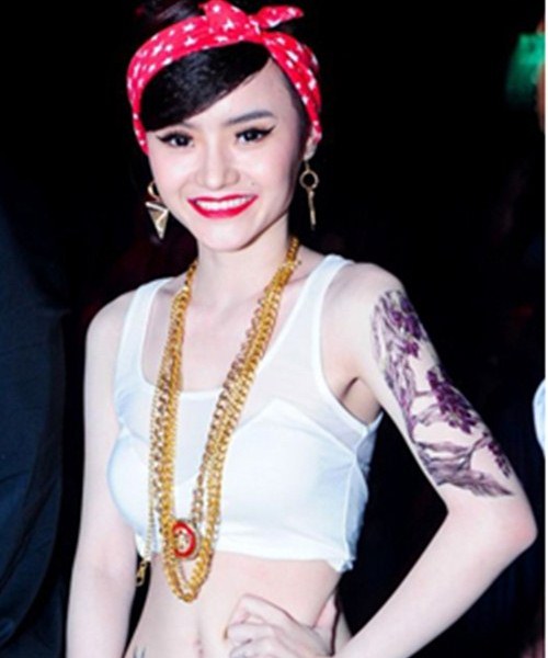 Không kém chị, em gái Angela Phương Trinh cũng có bờ môi "ảo thuật" - 6