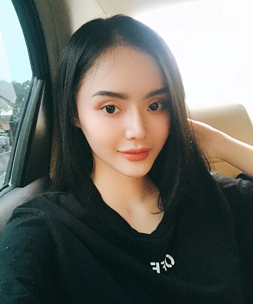 Không kém chị, em gái Angela Phương Trinh cũng có bờ môi "ảo thuật" - 11