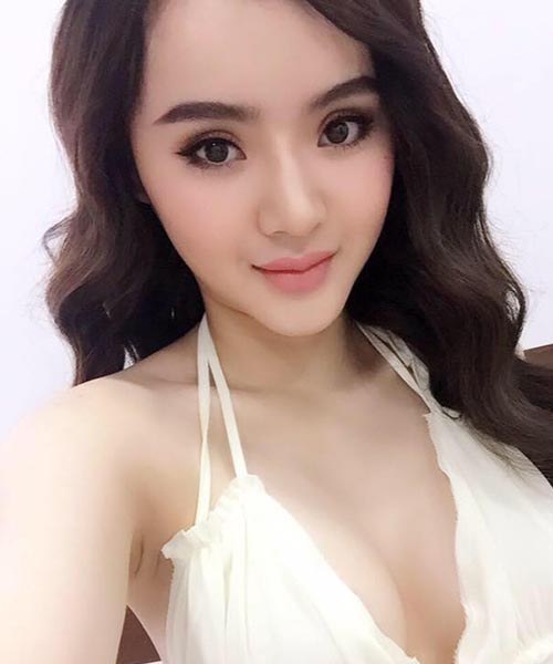 Không kém chị, em gái Angela Phương Trinh cũng có bờ môi "ảo thuật" - 13